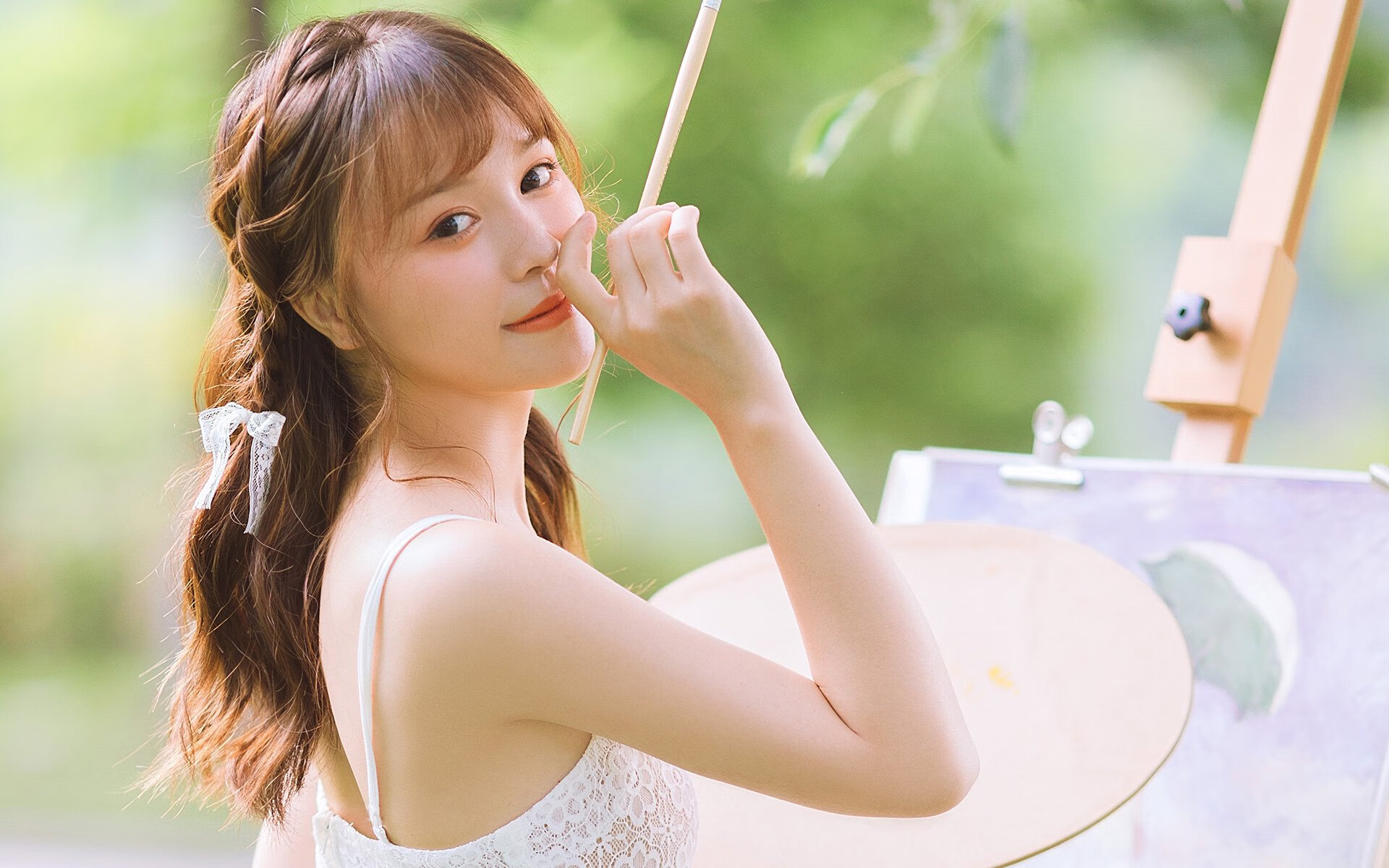 女子蝶泳划频节奏变化曲线对比图，女子蝶泳100